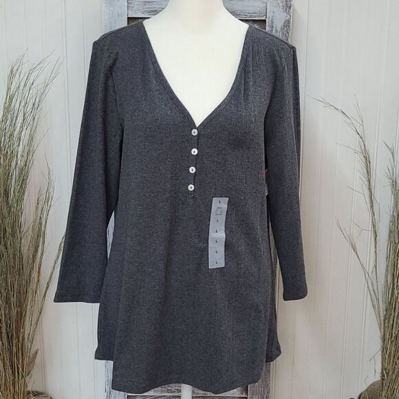 Old Navy vee neck - Picture 1 of 7
